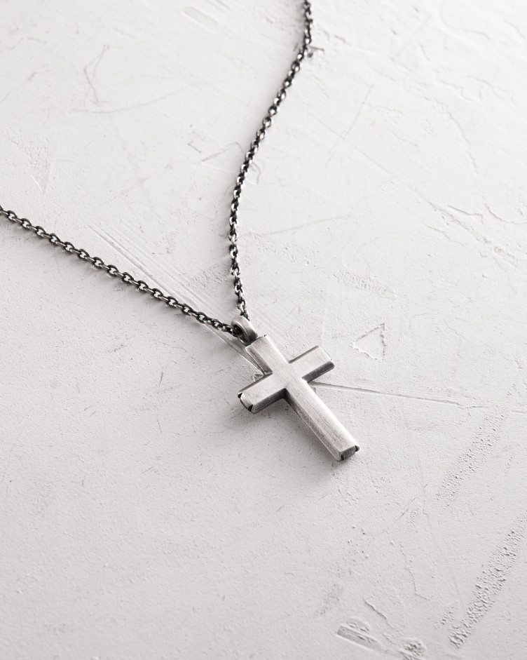 Srebrny krzyż na łańcuszku VÉRITÉ 3