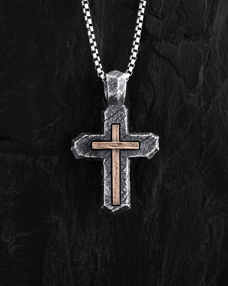 Srebrny krzyż CALVARY CROSS. IN GOD WE TRUST (wstawka z żółtego złota 18k) 2