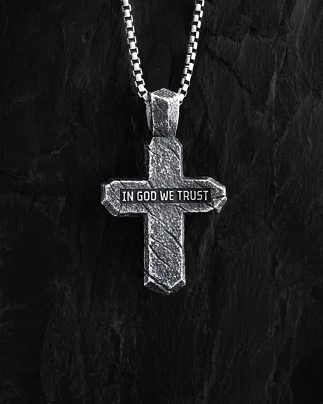 Srebrny krzyż CALVARY CROSS. IN GOD WE TRUST (wstawka z żółtego złota 18k) 4