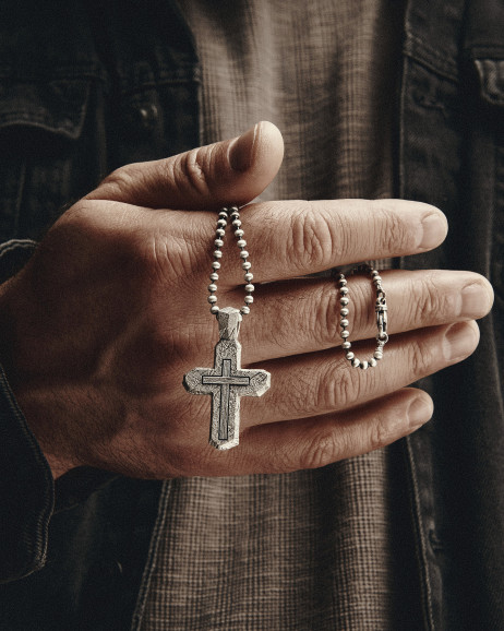 Srebrny krzyż CALVARY CROSS. IN GOD WE TRUST