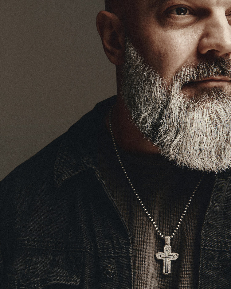 Srebrny krzyż CALVARY CROSS. IN GOD WE TRUST 3