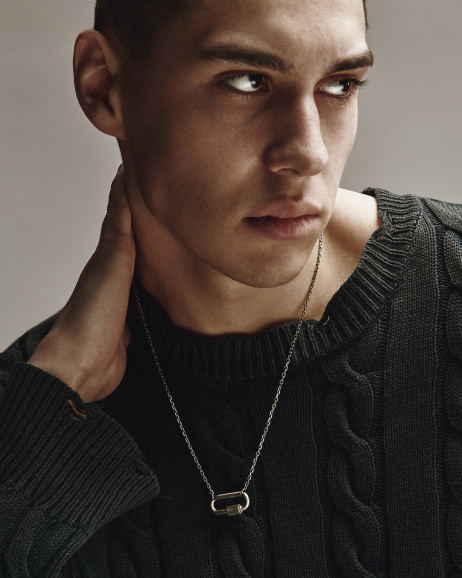 Srebrny wisiorek na łańcuszku KARABIN 2