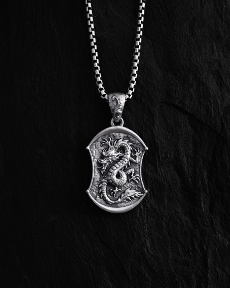 Srebrny wisiorek SMOK