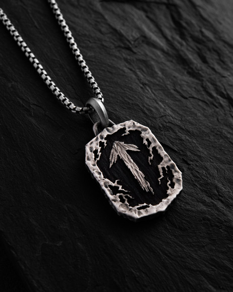 Srebrny wisiorek RUNA OCHRONNA – TIWAZ z hebanem 3