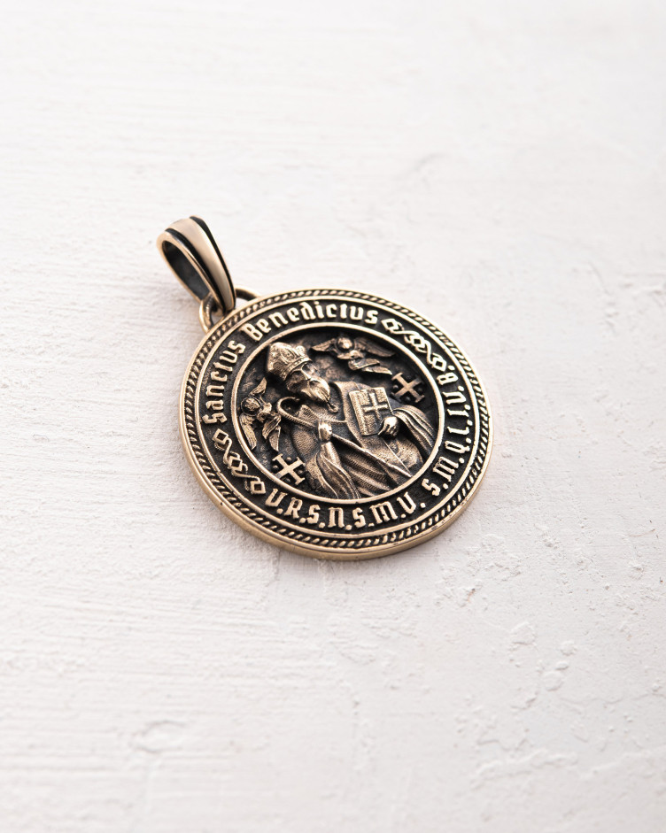 Wisiorek SANCTUS BENEDICTUS (żółte złoto) 5