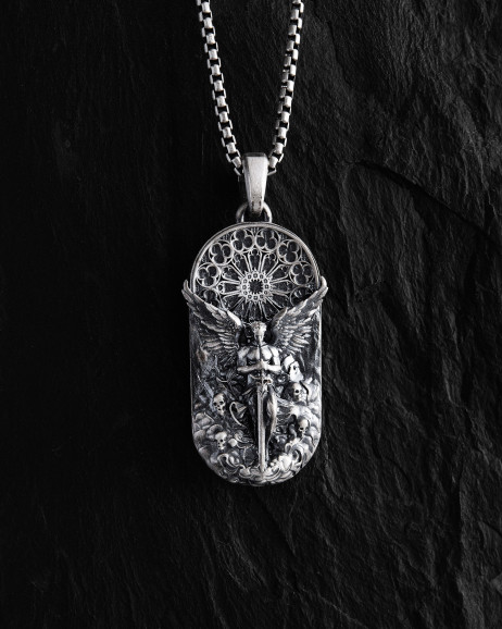 Srebrny wisiorek ŚWIĘTY MICHAŁ