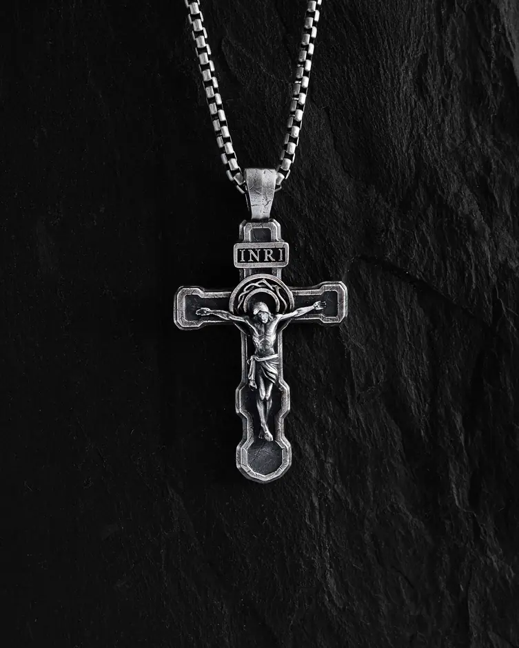 Srebrny krzyż FILIUS UNIGENITUS DEI. INRI