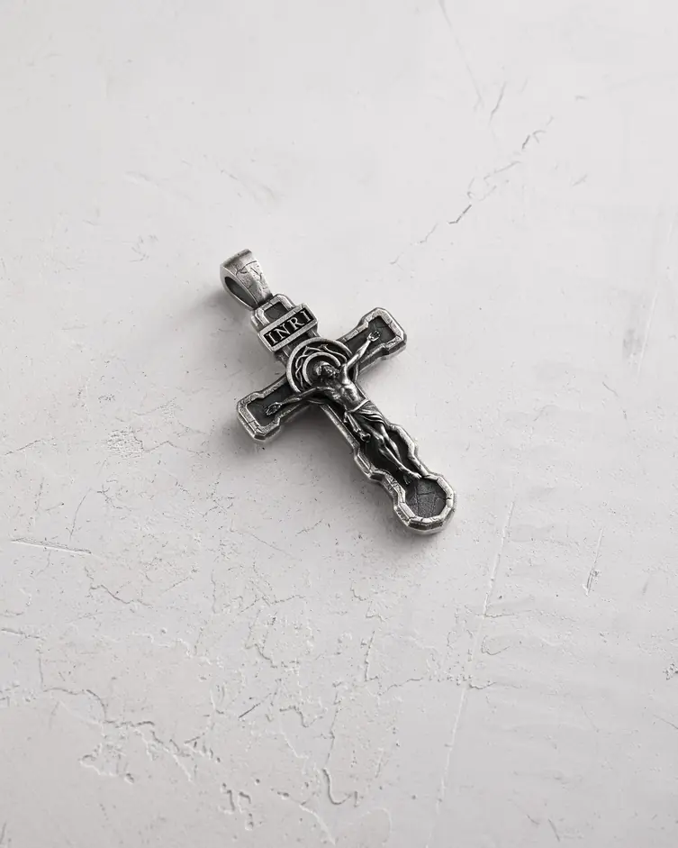 Srebrny krzyż FILIUS UNIGENITUS DEI. INRI 4