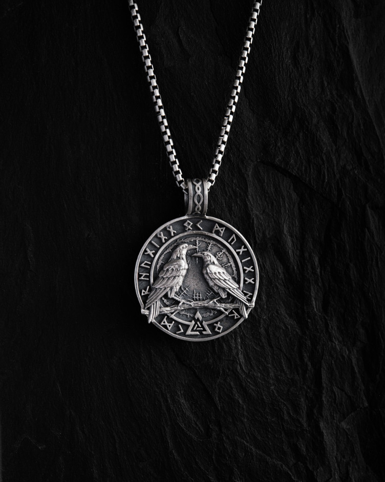 Srebrny wisiorek ODIN'S RAVENS. RUNES. VALKNUT