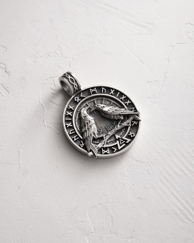 Srebrny wisiorek ODIN'S RAVENS. RUNES. VALKNUT 4