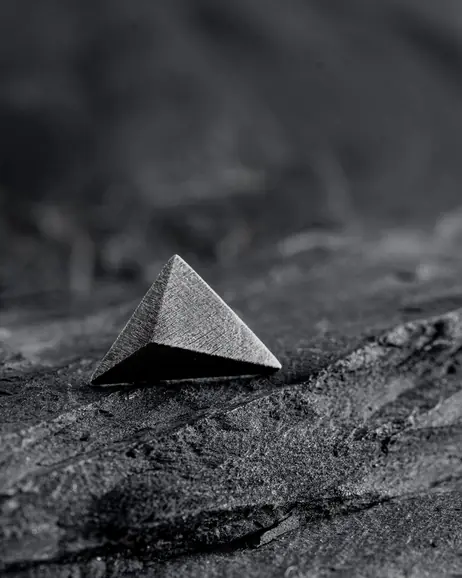 Srebrny kolczyk wkrętka PYRAMID 8