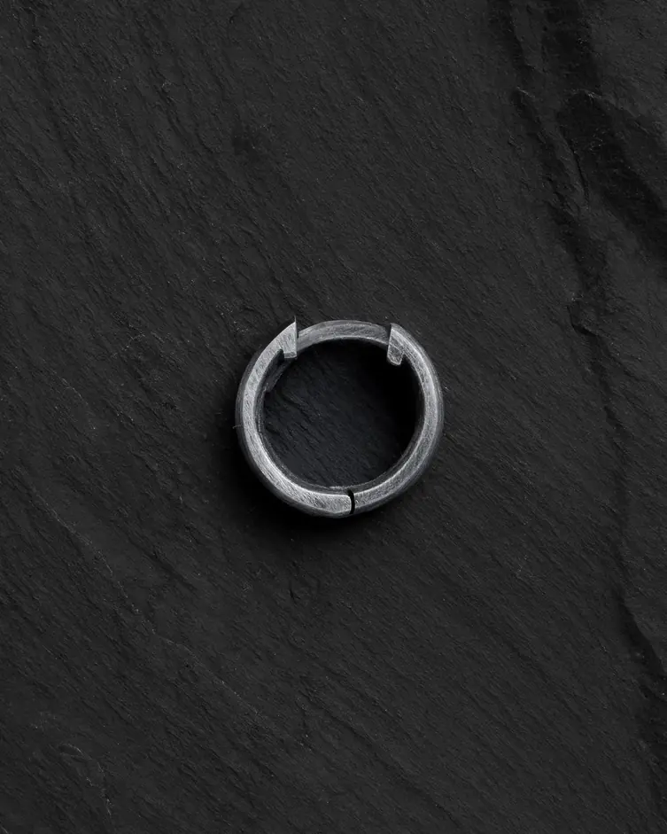 Srebrny kolczyk koło THE HOOP 6