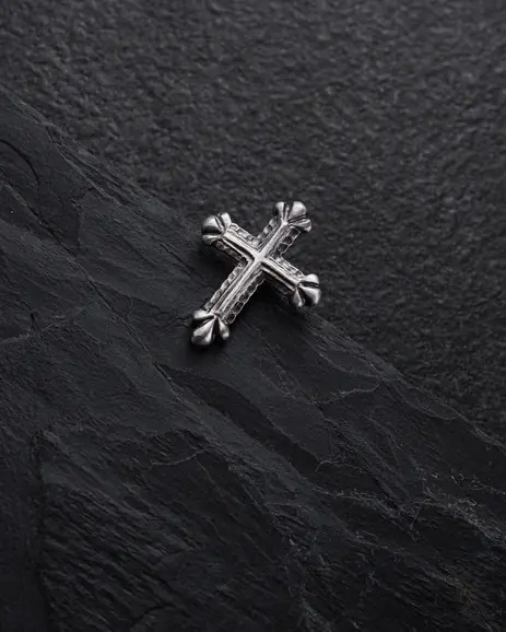 Srebrny kolczyk wkrętka CHROME CROSS 4