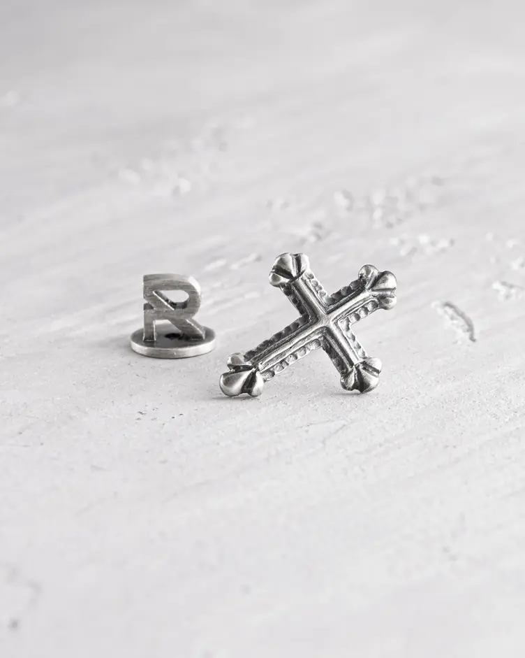 Srebrny kolczyk wkrętka CHROME CROSS 6