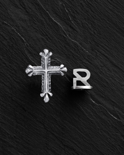 Srebrny kolczyk wkrętka CHROME CROSS - 1255