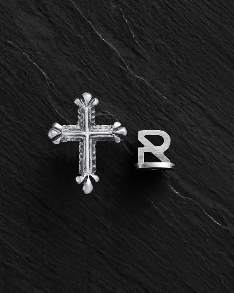 Srebrny kolczyk wkrętka CHROME CROSS