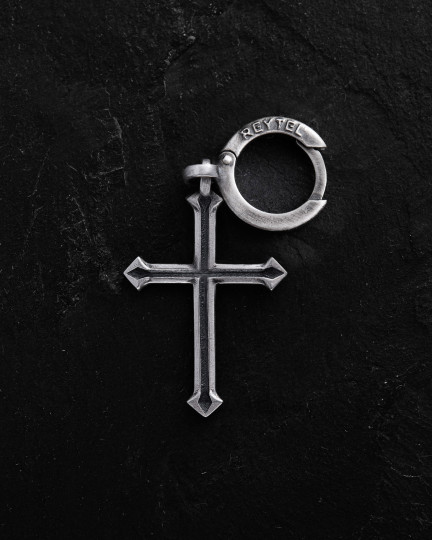 Srebrny pojedynczy kolczyk GOTHIC CROSS - 3182