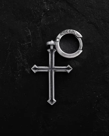 Srebrny pojedynczy kolczyk GOTHIC CROSS - 3182