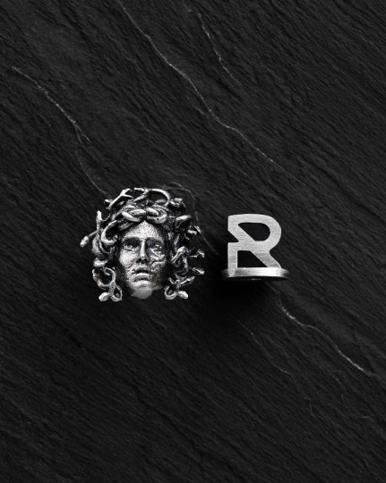 Srebrny kolczyk wkrętka MEDUSA GORGON - 3334