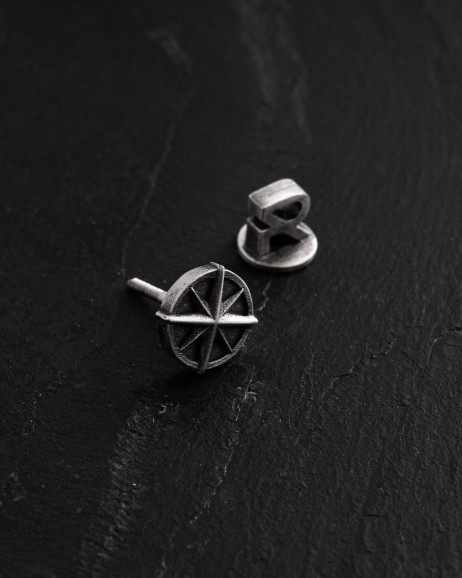 Srebrny mono - kolczyk COMPASS 2
