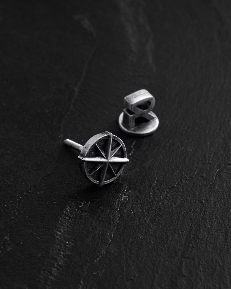 Srebrny mono - kolczyk COMPASS 3