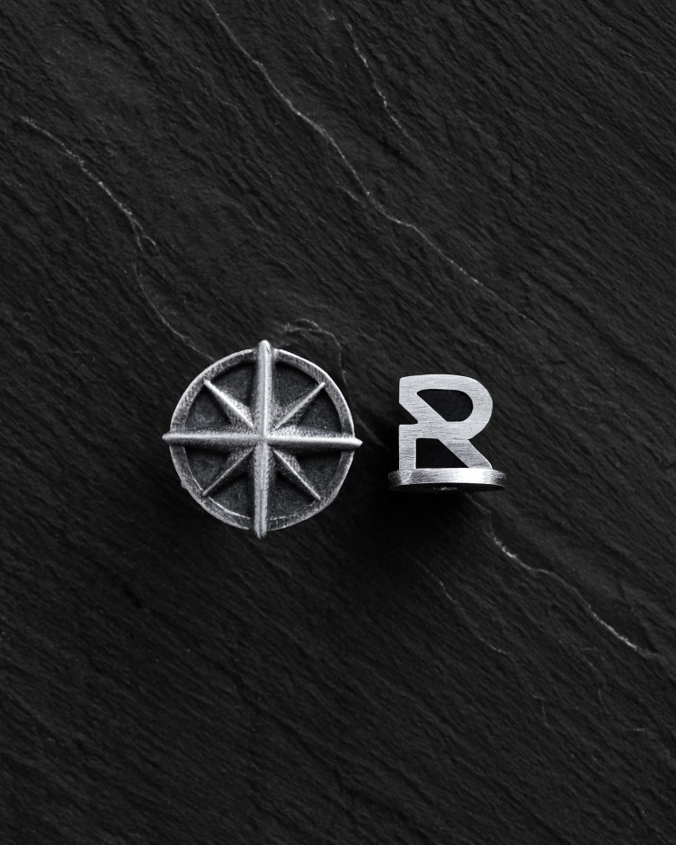 Srebrny mono - kolczyk COMPASS