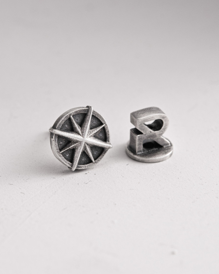 Srebrny mono - kolczyk COMPASS 3