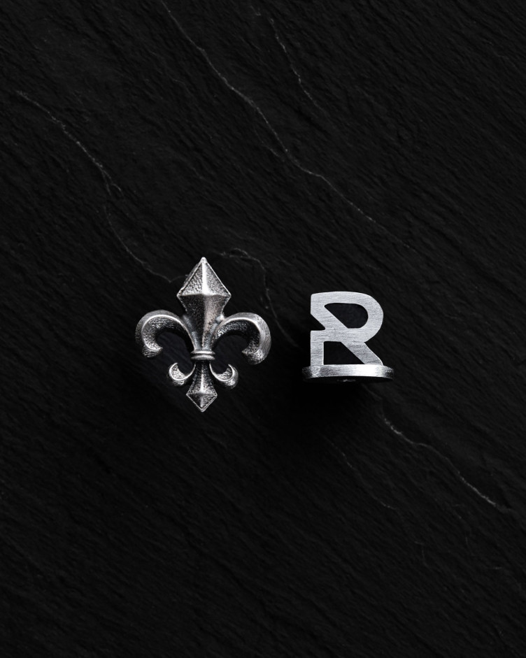 Srebrny mono - kolczyk FLEUR DE LIS