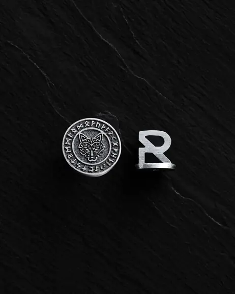 Srebrny kolczyk wkrętka WOLF. RUNES
