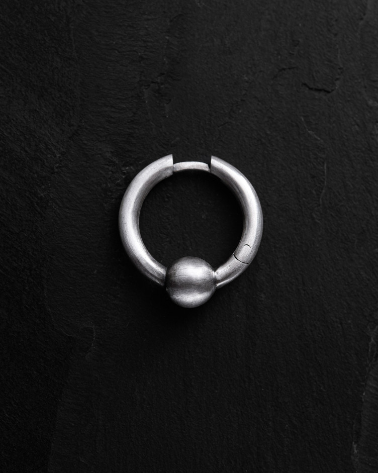 Srebrny mono - kolczyk GRAVITY 5