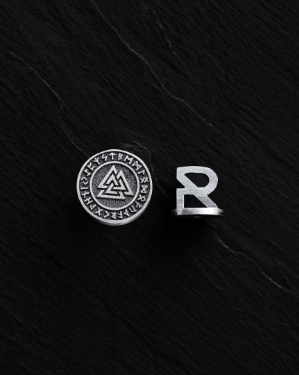 Srebrny kolczyk wkrętka VALKNUT. RUNES - 3555