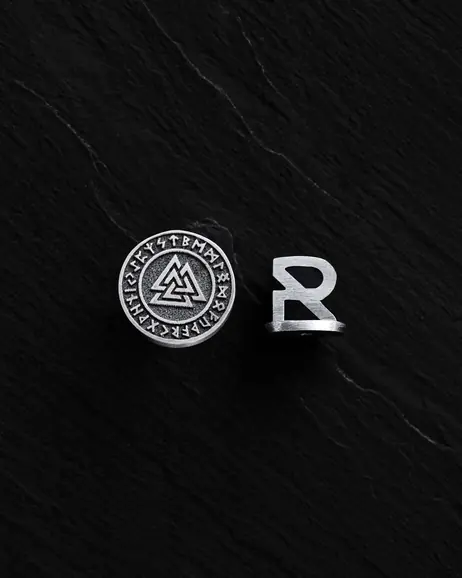 Srebrny kolczyk wkrętka VALKNUT. RUNES