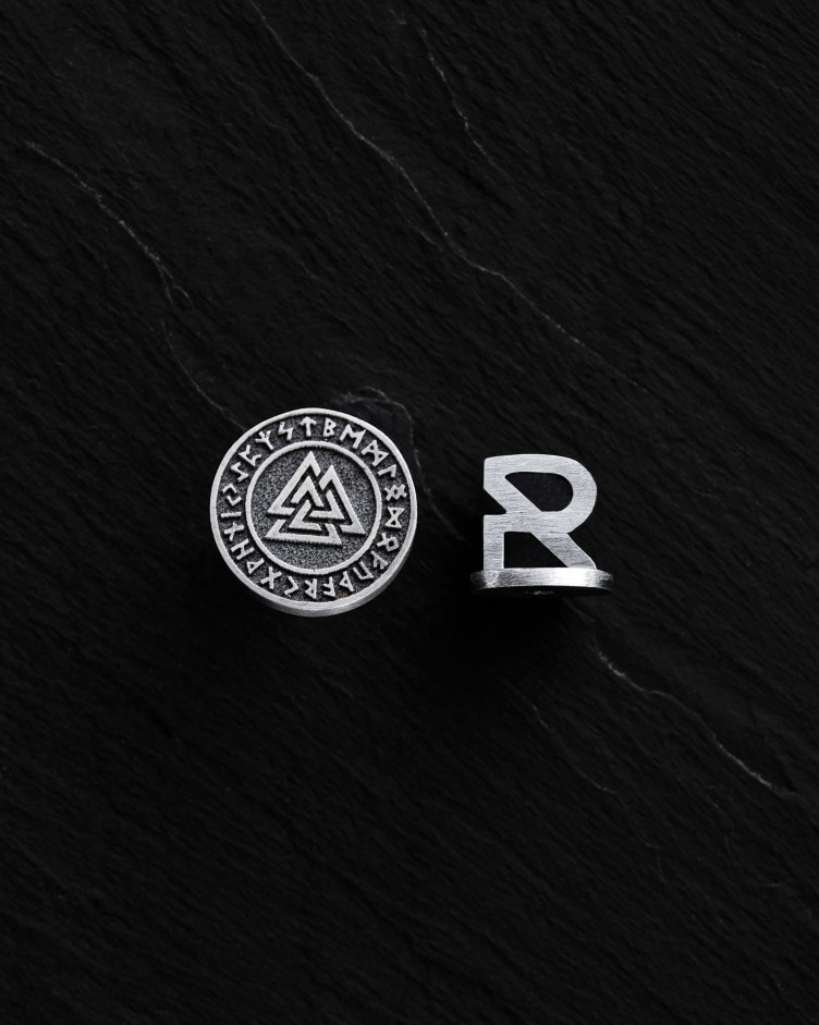 Srebrny mono - kolczyk VALKNUT. RUNES