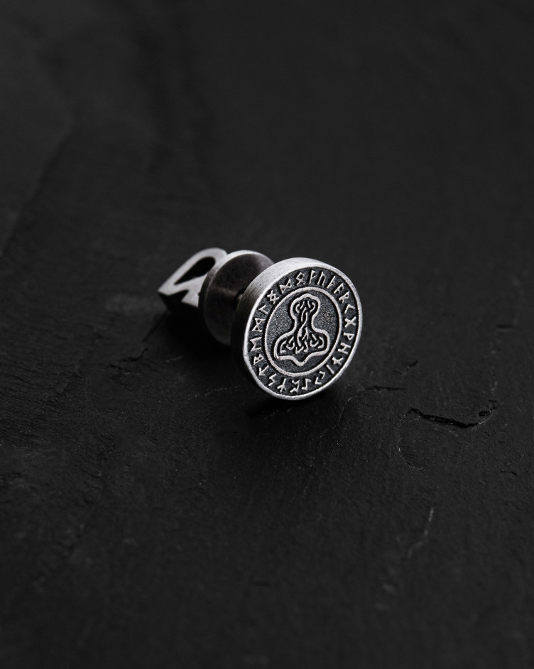 Srebrny mono - kolczyk THOR'S HAMMER. RUNES 3