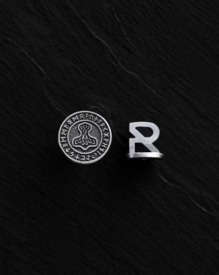 Srebrny kolczyk wkrętka THOR'S HAMMER. RUNES - 3556
