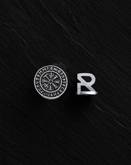 Srebrny mono - kolczyk VEGVISIR. RUNES
