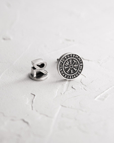 Srebrny mono - kolczyk VEGVISIR. RUNES 4