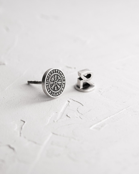 Srebrny mono - kolczyk VEGVISIR. RUNES 5