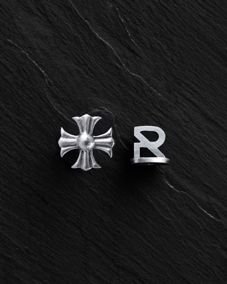 Srebrny mono - kolczyk CROIX DES TEMPLIERS