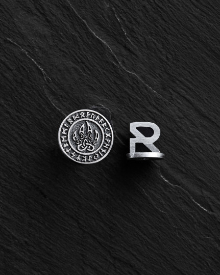 Srebrny kolczyk wkrętka BEAR'S PAW. RUNES - 3588
