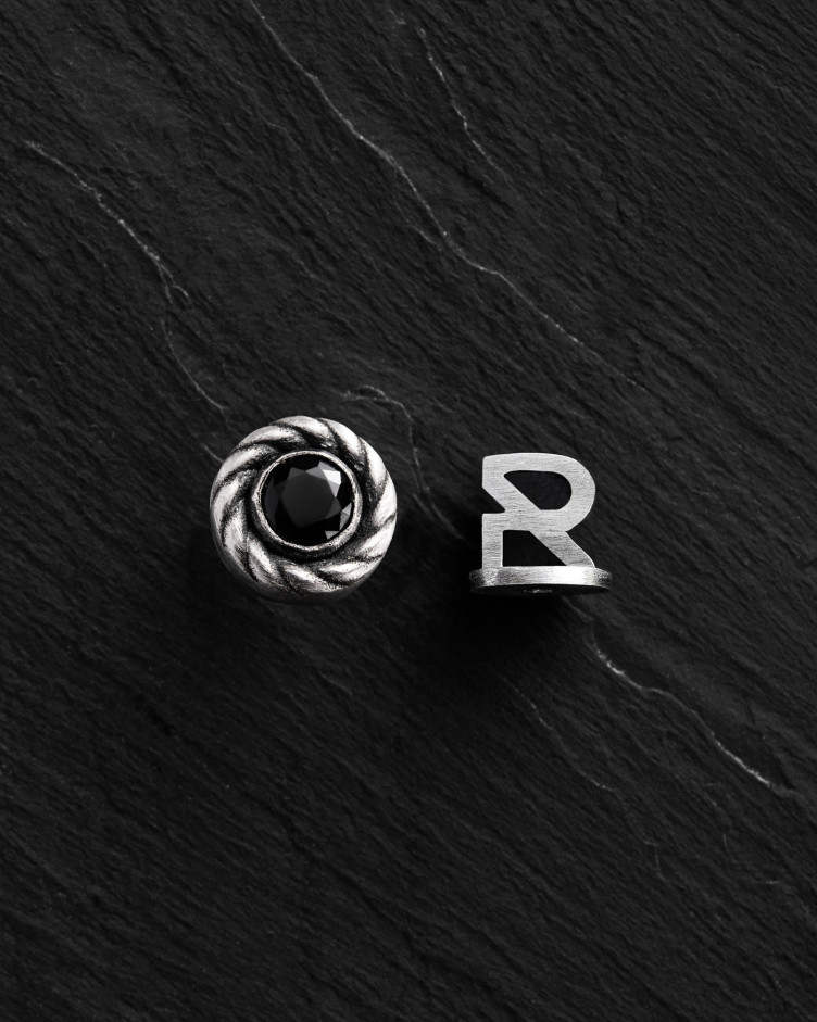 Srebrny mono - kolczyk REEKS. BLACK STONE