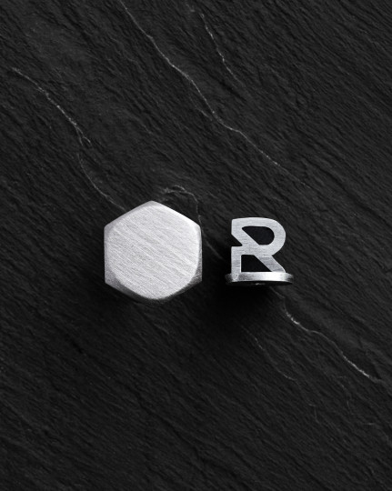 Srebrny kolczyk wkrętka HEXAGON - 3580