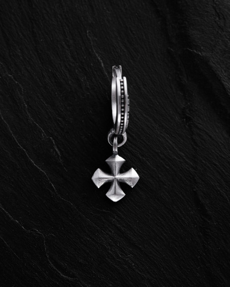 Srebrny kolczyk - kółko CROSS PATTÉE 2