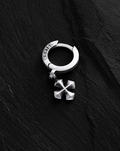 Srebrny kolczyk - kółko CROSS PATTÉE