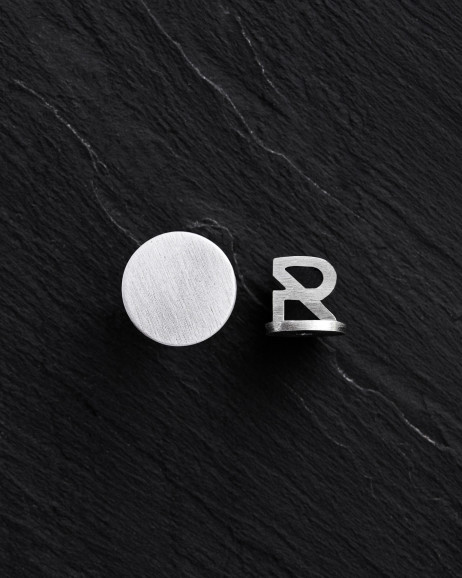 Srebrny mono - kolczyk PUNKT