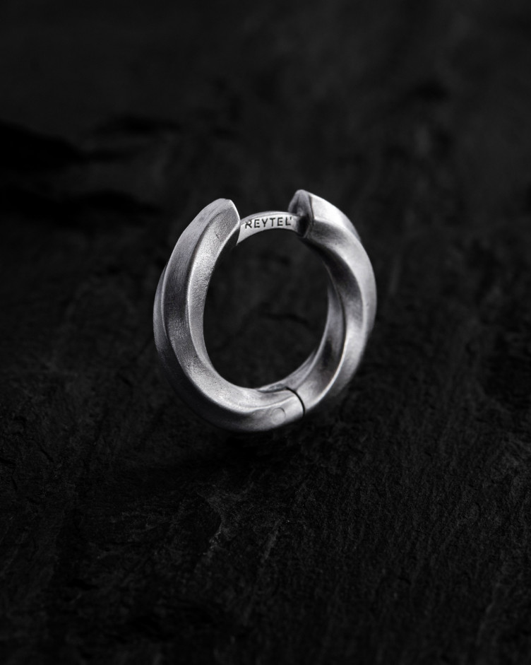 Srebrny kolczyk - kółko VIR 3