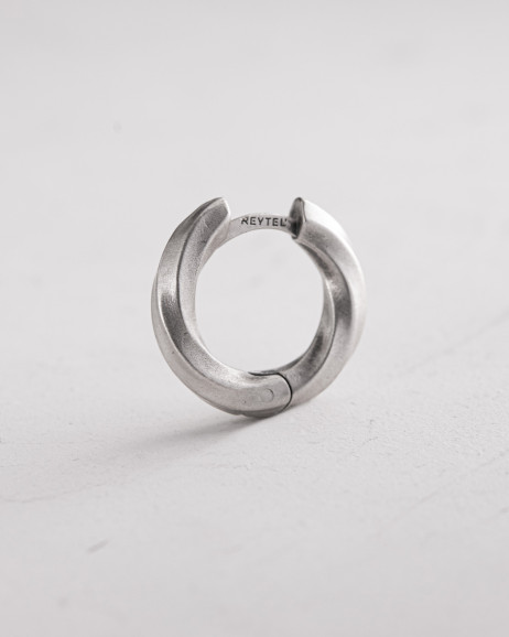 Srebrny kolczyk - kółko VIR