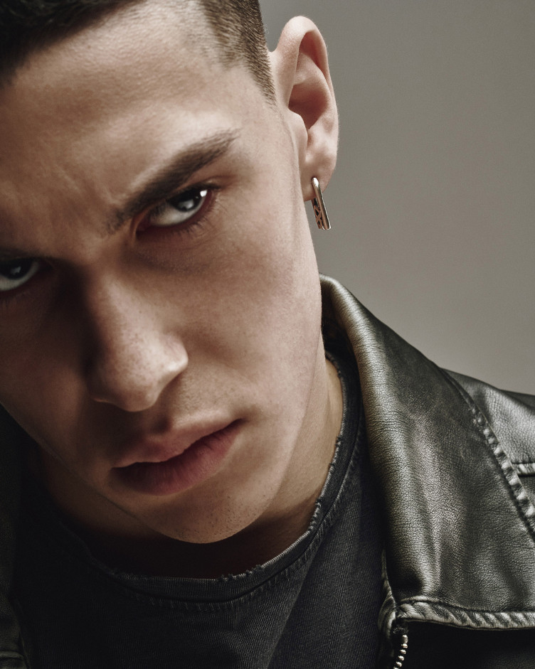 Srebrny mono - kolczyk REYTEL 4