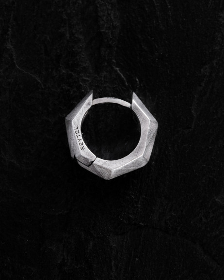 Srebrny mono - kolczyk FACETS 4