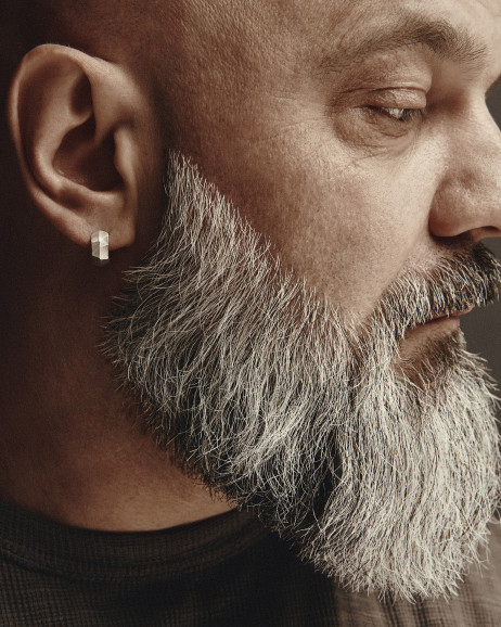 Srebrny kolczyk koło FACETS 4